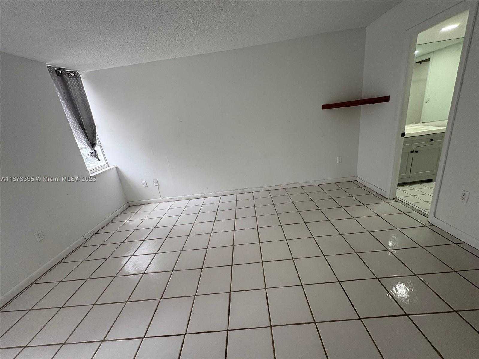 Small Image of 1331 LINCOLN RD #402, Miami Beach Number 10