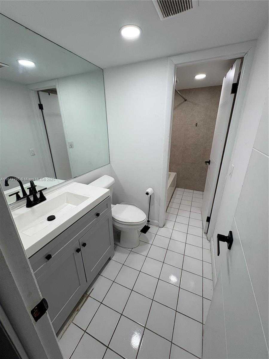 Small Image of 1331 LINCOLN RD #402, Miami Beach Number 11