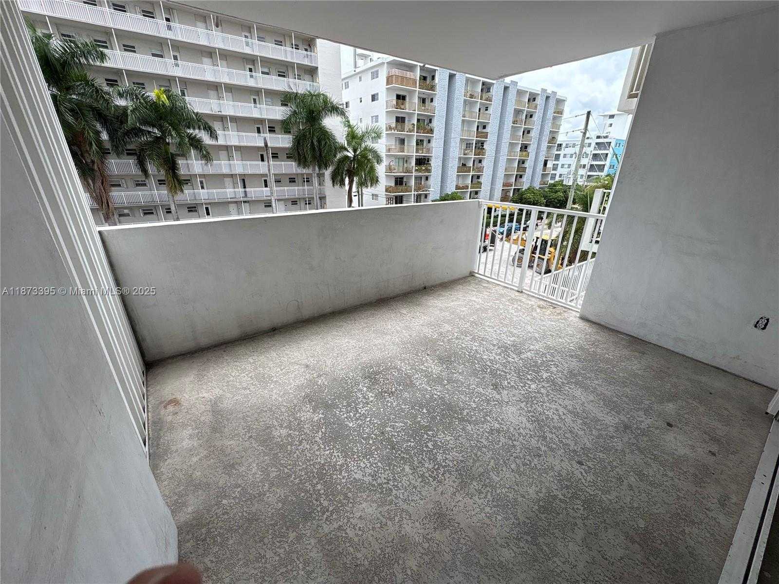 Small Image of 1331 LINCOLN RD #402, Miami Beach Number 14