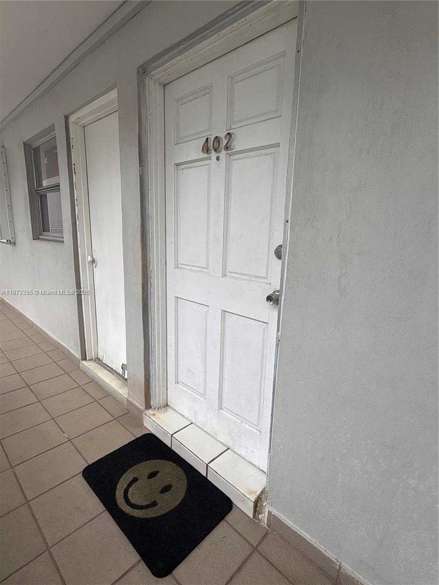 Small Image of 1331 LINCOLN RD #402, Miami Beach Number 4