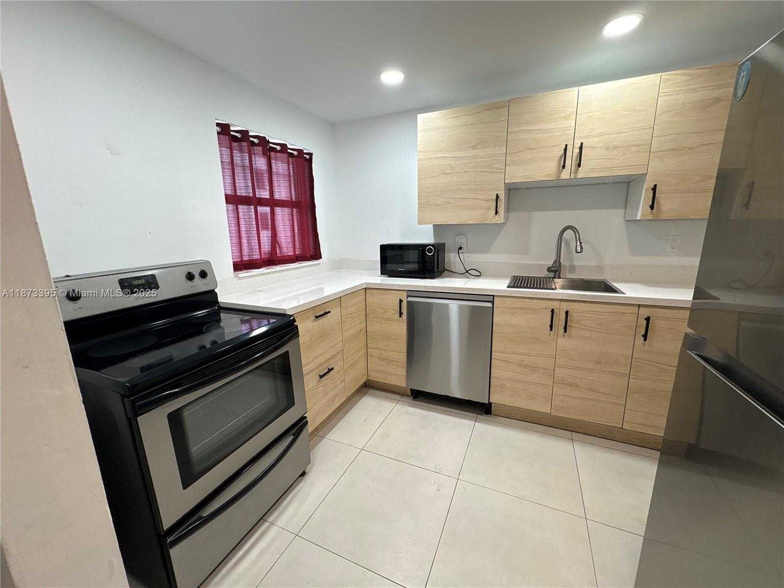Small Image of 1331 LINCOLN RD #402, Miami Beach Number 6