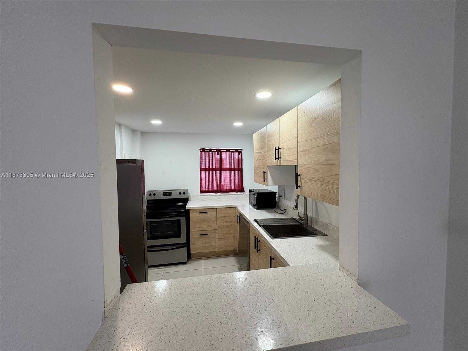 Small Image of 1331 LINCOLN RD #402, Miami Beach Number 7