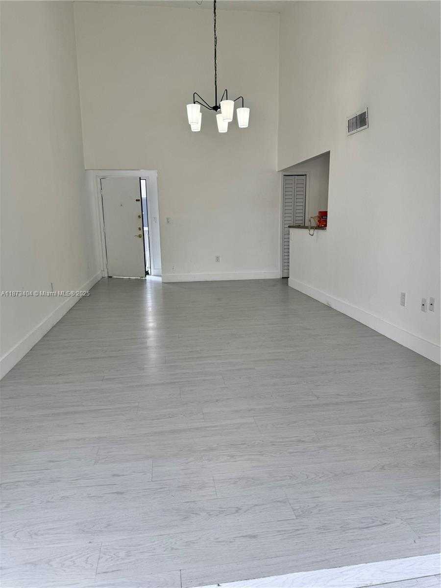 Small Image of Miami Number 4