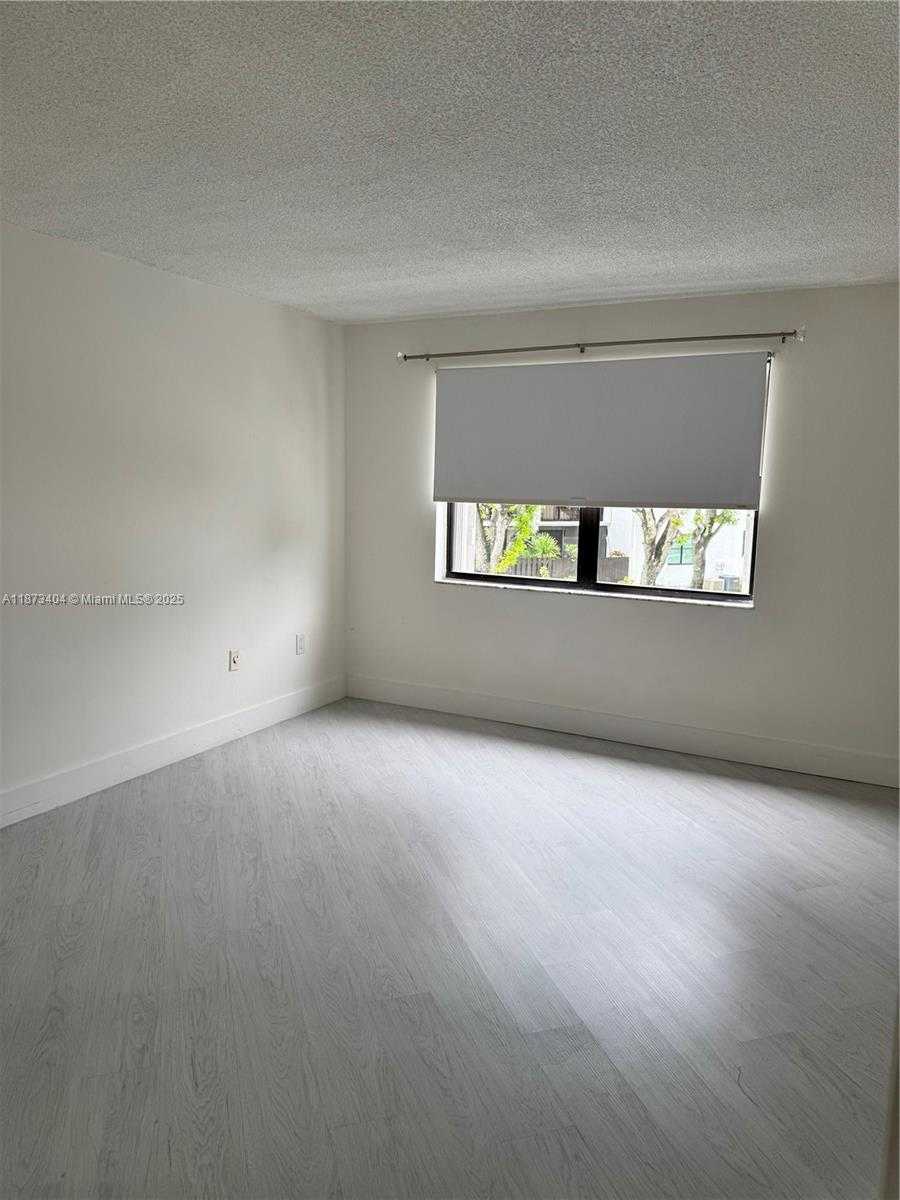 Small Image of Miami Number 6