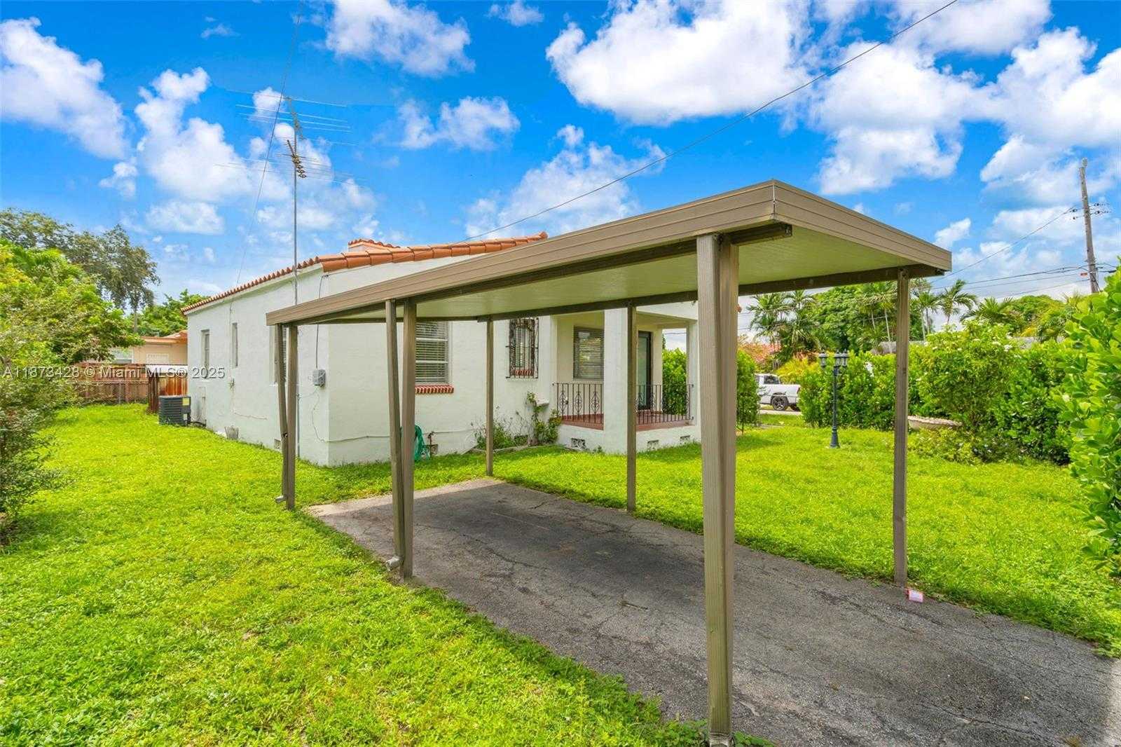 Small Image of 4798 SOUTH WEST 1ST ST, Miami Number 3