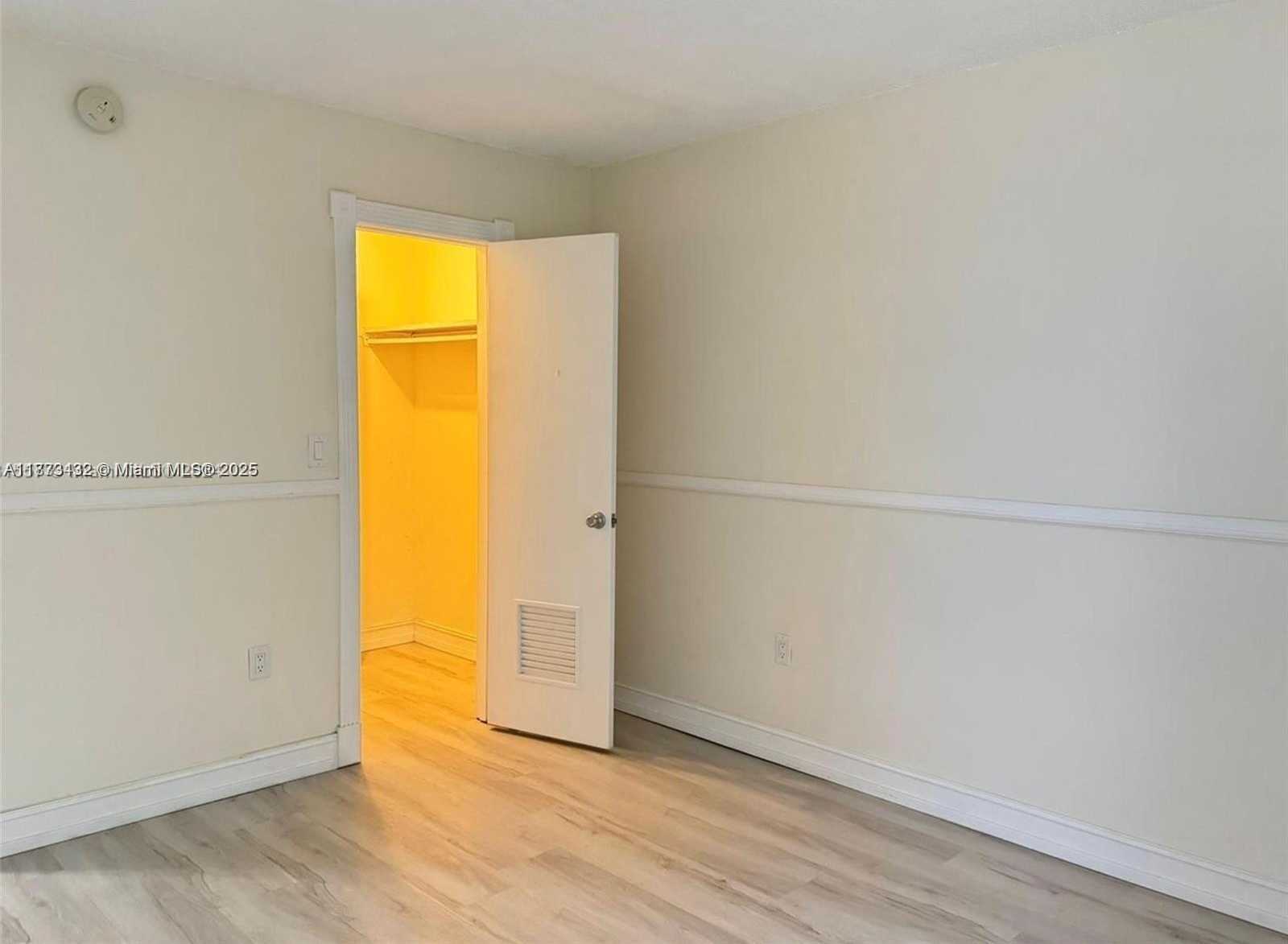 Small Image of 8850 FONTAINEBLEAU BLVD #206, Miami Number 10