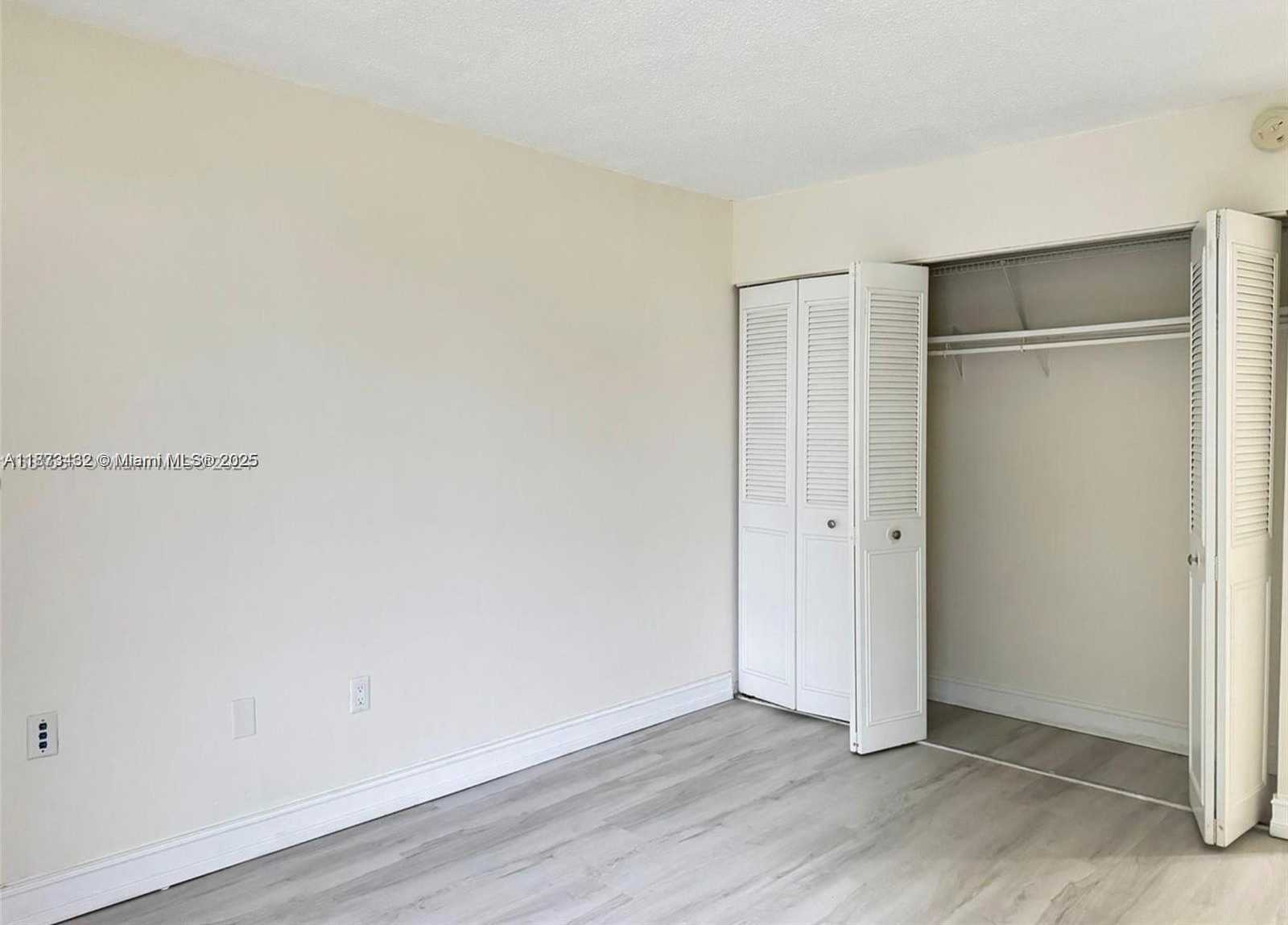 Small Image of 8850 FONTAINEBLEAU BLVD #206, Miami Number 7