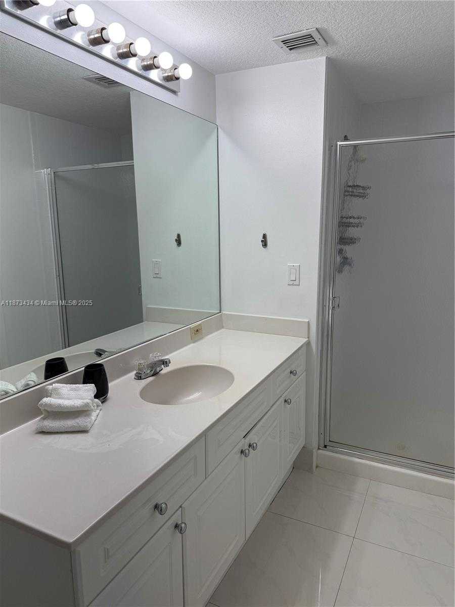Small Image of 17050 NORTH BAY RD #405, Sunny Isles Beach Number 14