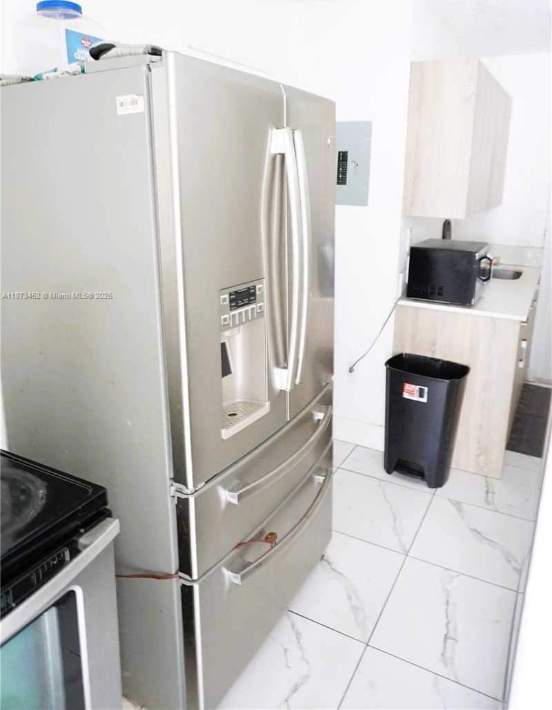 Small Image of 1652 MADISON ST #7, Hollywood Number 3
