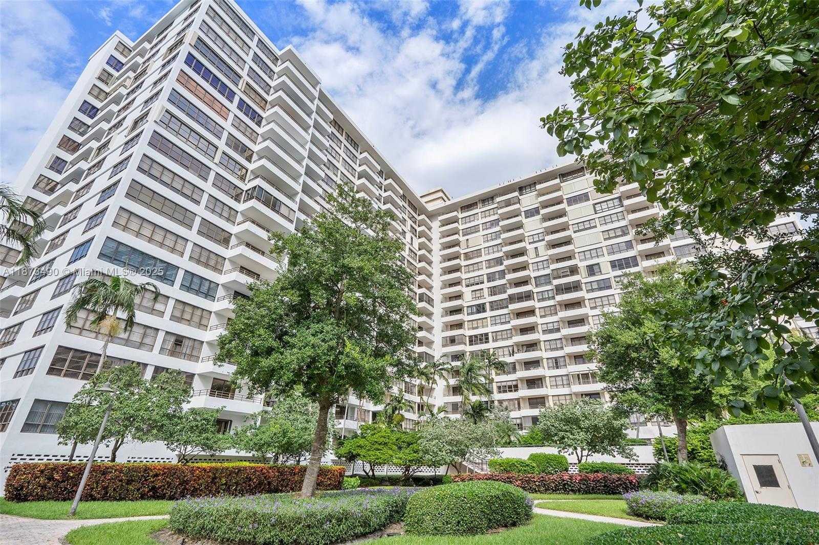 Small Image of 600 THREE ISLANDS BLVD #510, Hallandale Beach Number 16