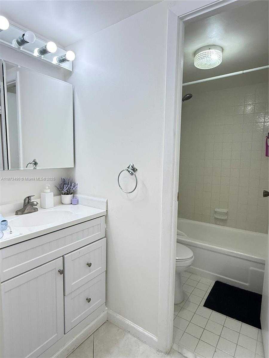 Small Image of 600 THREE ISLANDS BLVD #510, Hallandale Beach Number 5