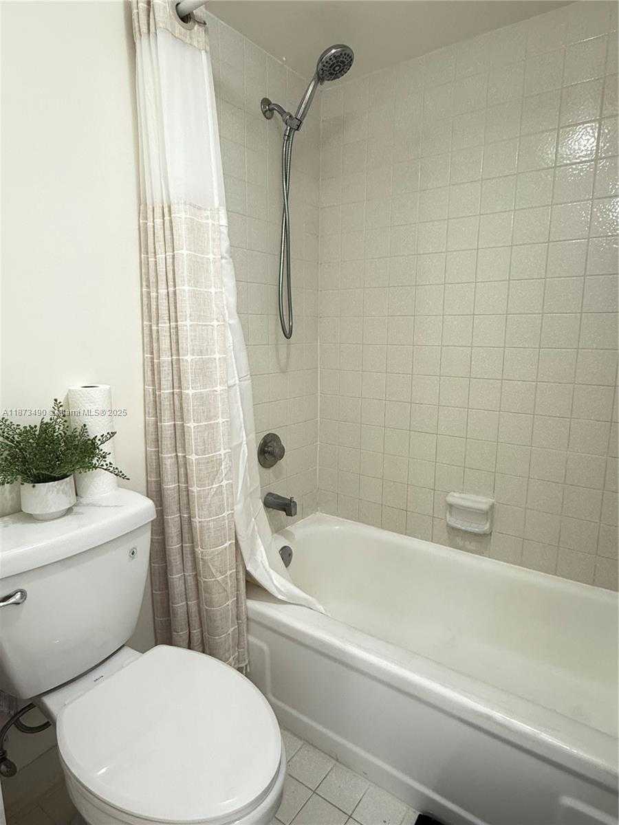 Small Image of 600 THREE ISLANDS BLVD #510, Hallandale Beach Number 6