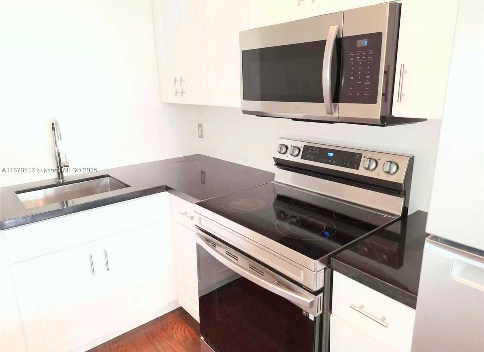 Small Image of 1009 MERIDIAN AVE #13, Miami Beach Number 10