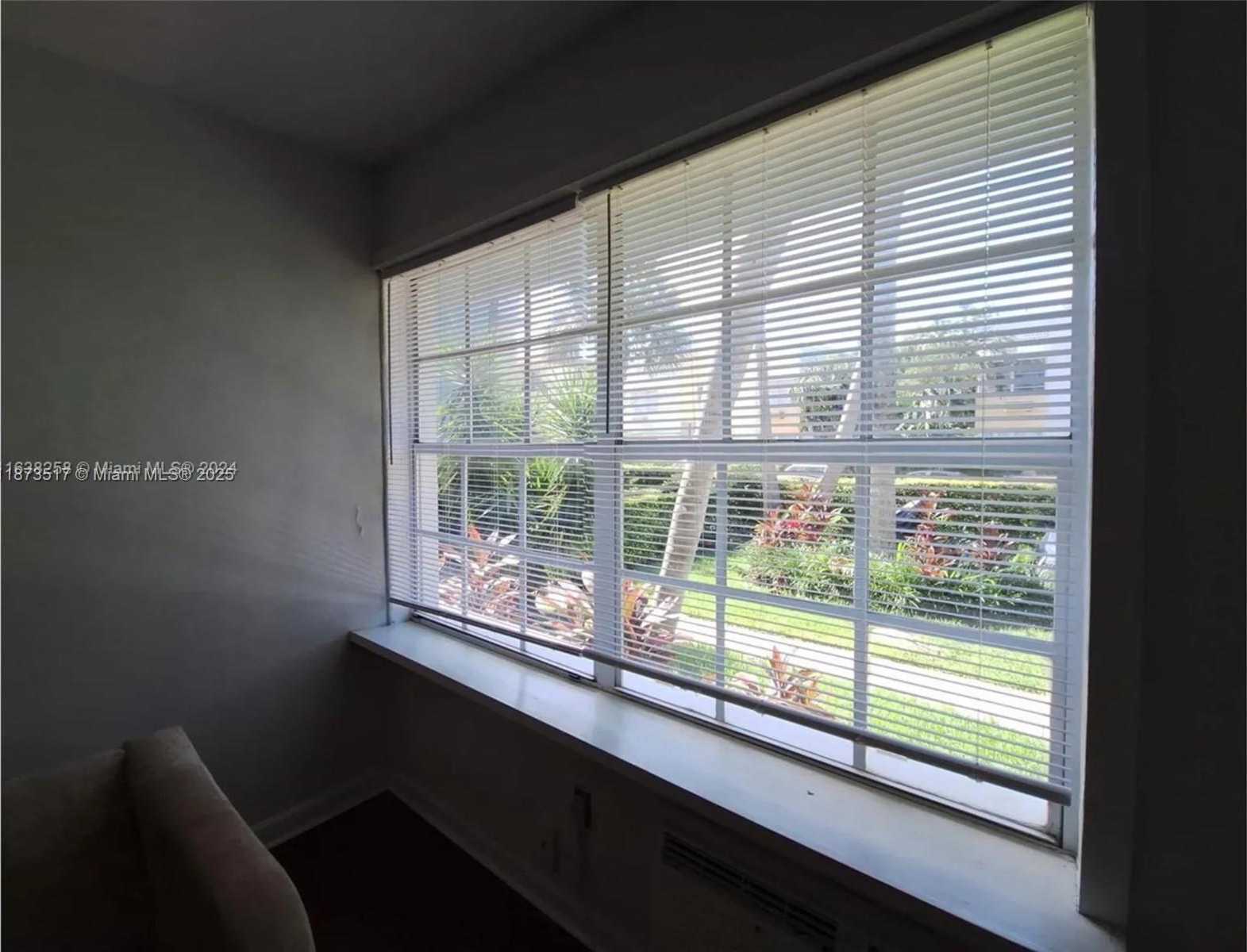 Small Image of 1009 MERIDIAN AVE #13, Miami Beach Number 12