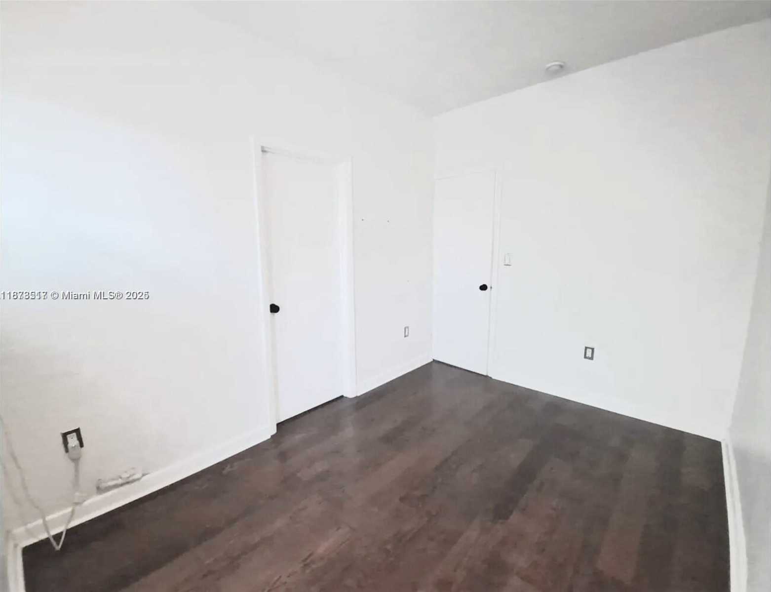 Small Image of 1009 MERIDIAN AVE #13, Miami Beach Number 13