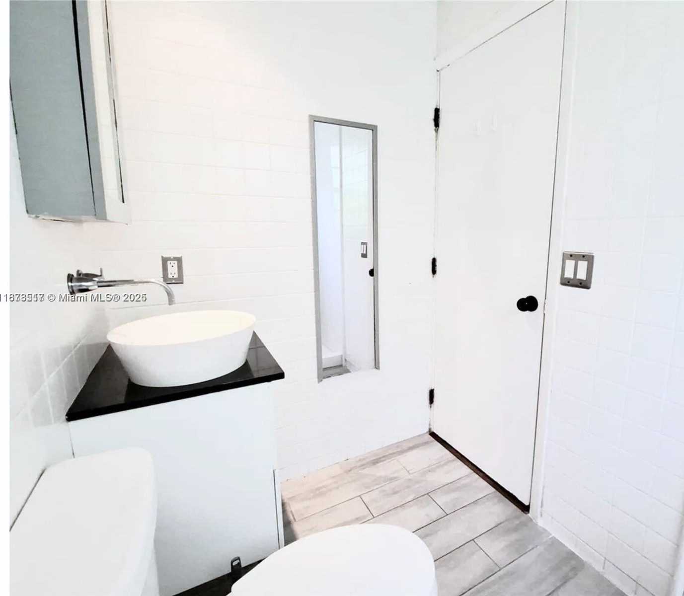 Small Image of 1009 MERIDIAN AVE #13, Miami Beach Number 16
