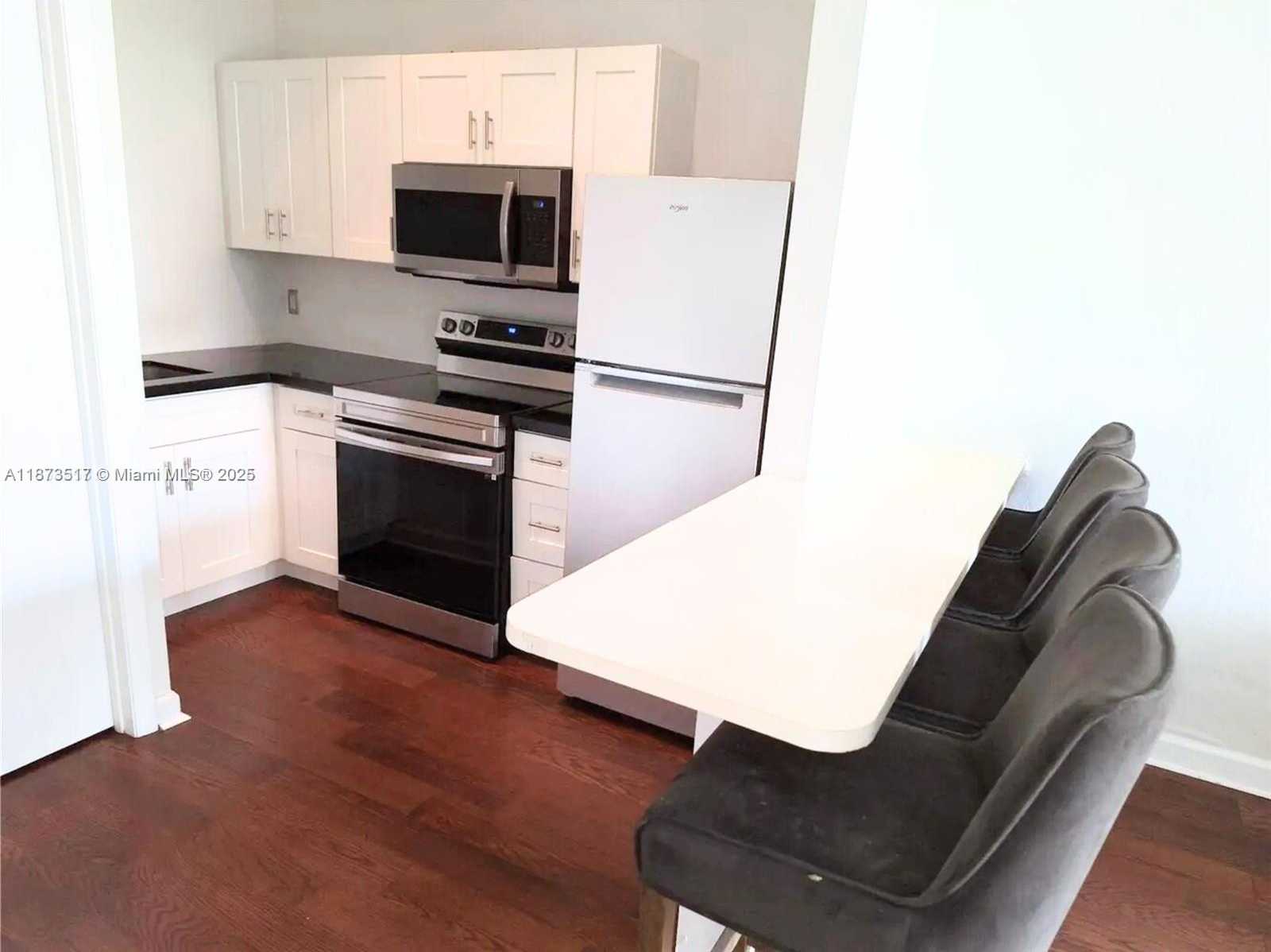 Small Image of 1009 MERIDIAN AVE #13, Miami Beach Number 8