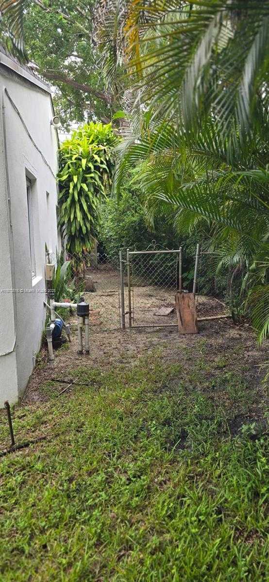 Small Image of 142 NORTH WEST 98TH ST, Miami Shores Number 10