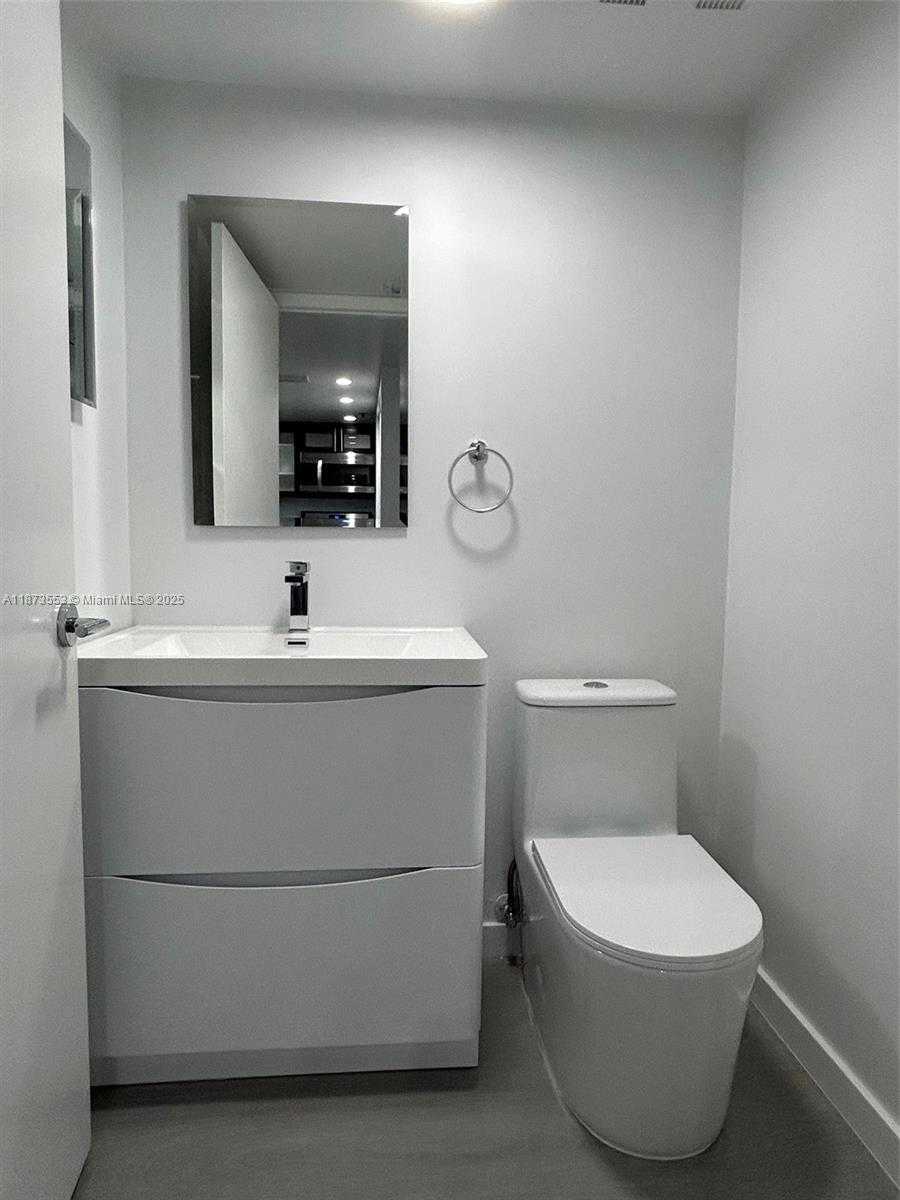 Small Image of 540 BRICKELL KEY DR #1002, Miami Number 10