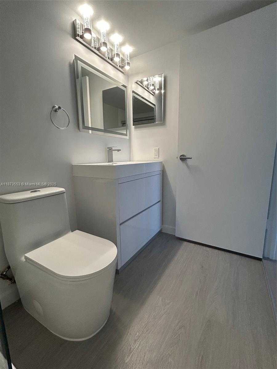 Small Image of 540 BRICKELL KEY DR #1002, Miami Number 16