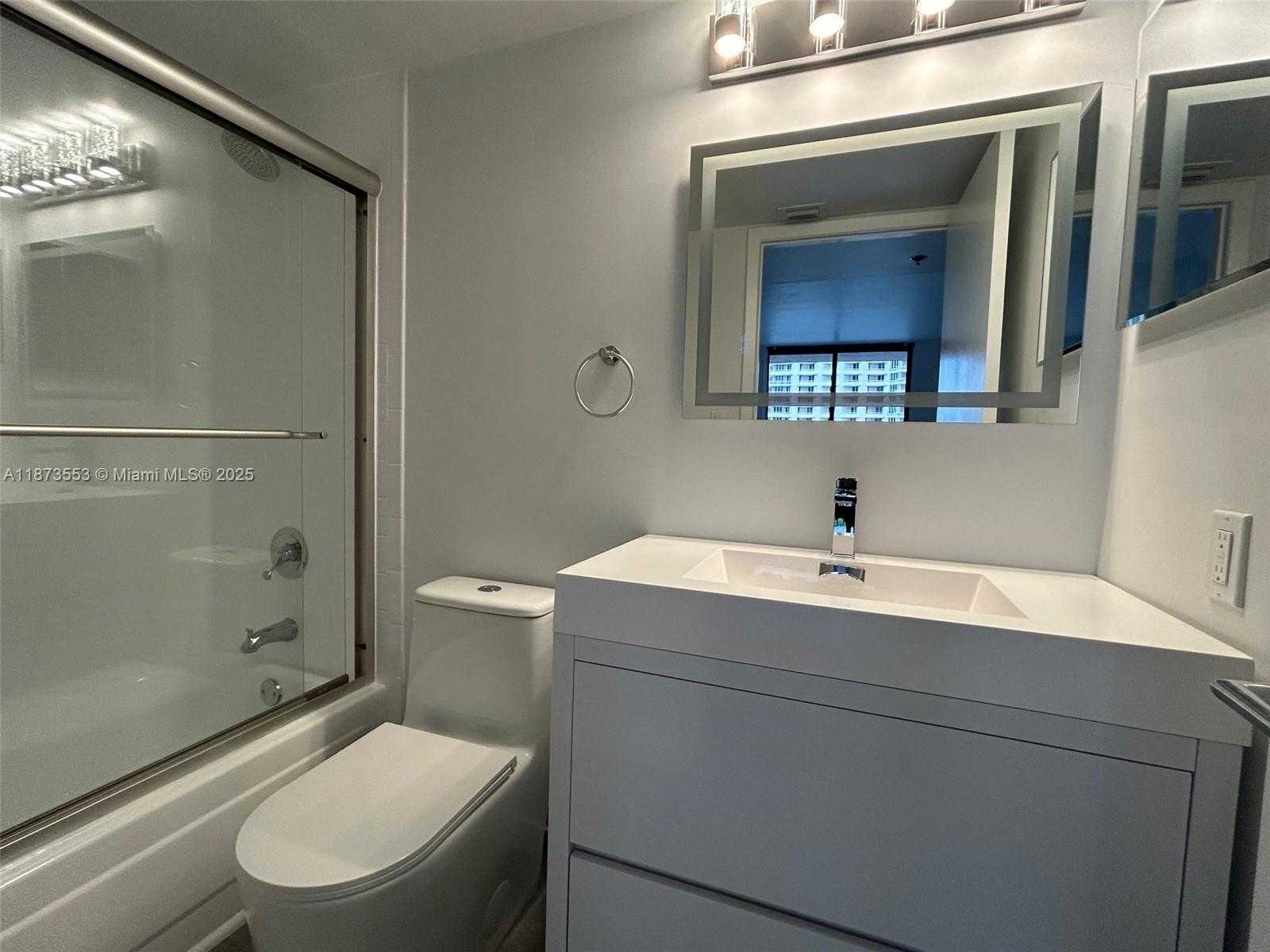 Small Image of 540 BRICKELL KEY DR #1002, Miami Number 3