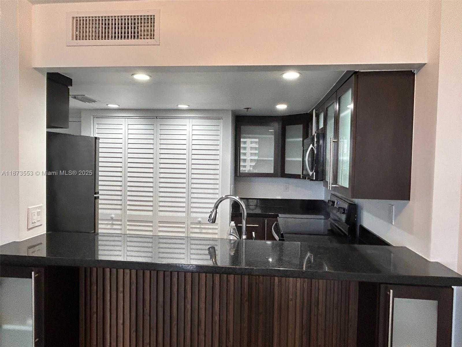Small Image of 540 BRICKELL KEY DR #1002, Miami Number 8