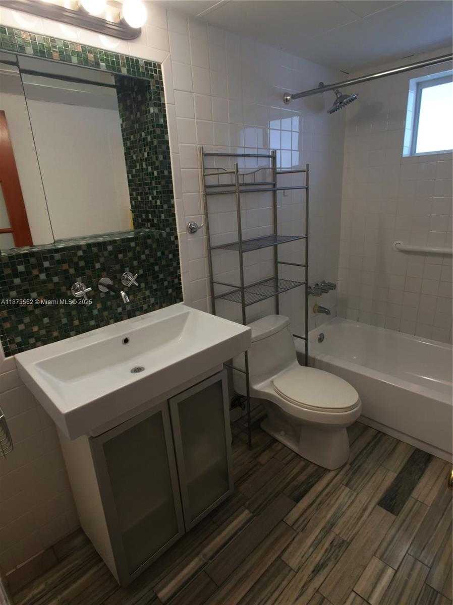 Small Image of 1620 WEST AVE #302, Miami Beach Number 10