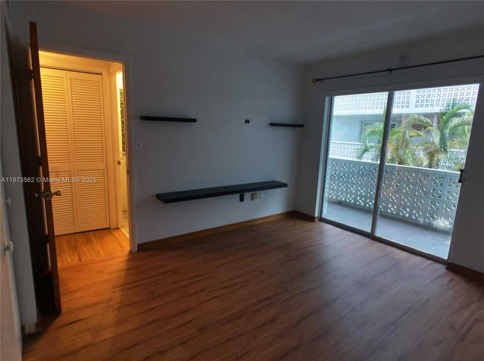Small Image of 1620 WEST AVE #302, Miami Beach Number 12