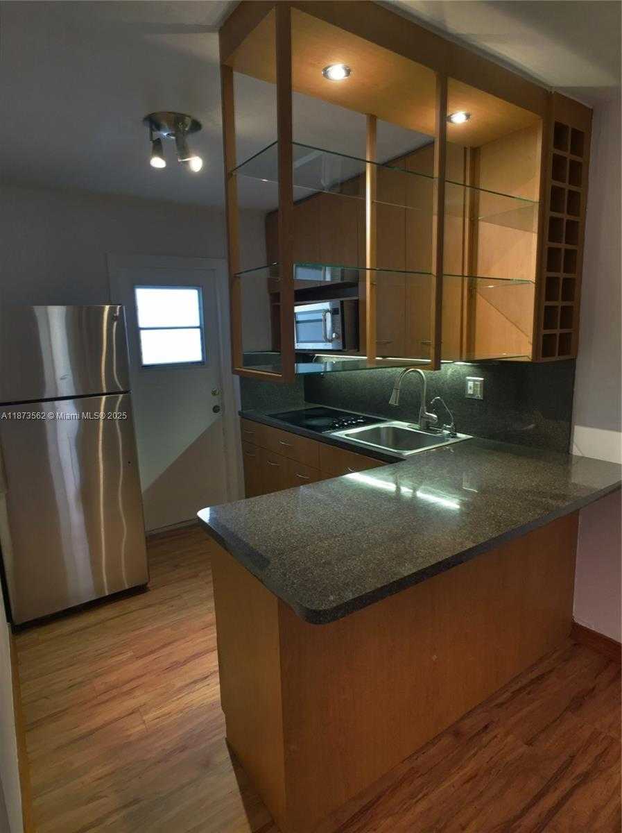 Small Image of 1620 WEST AVE #302, Miami Beach Number 5