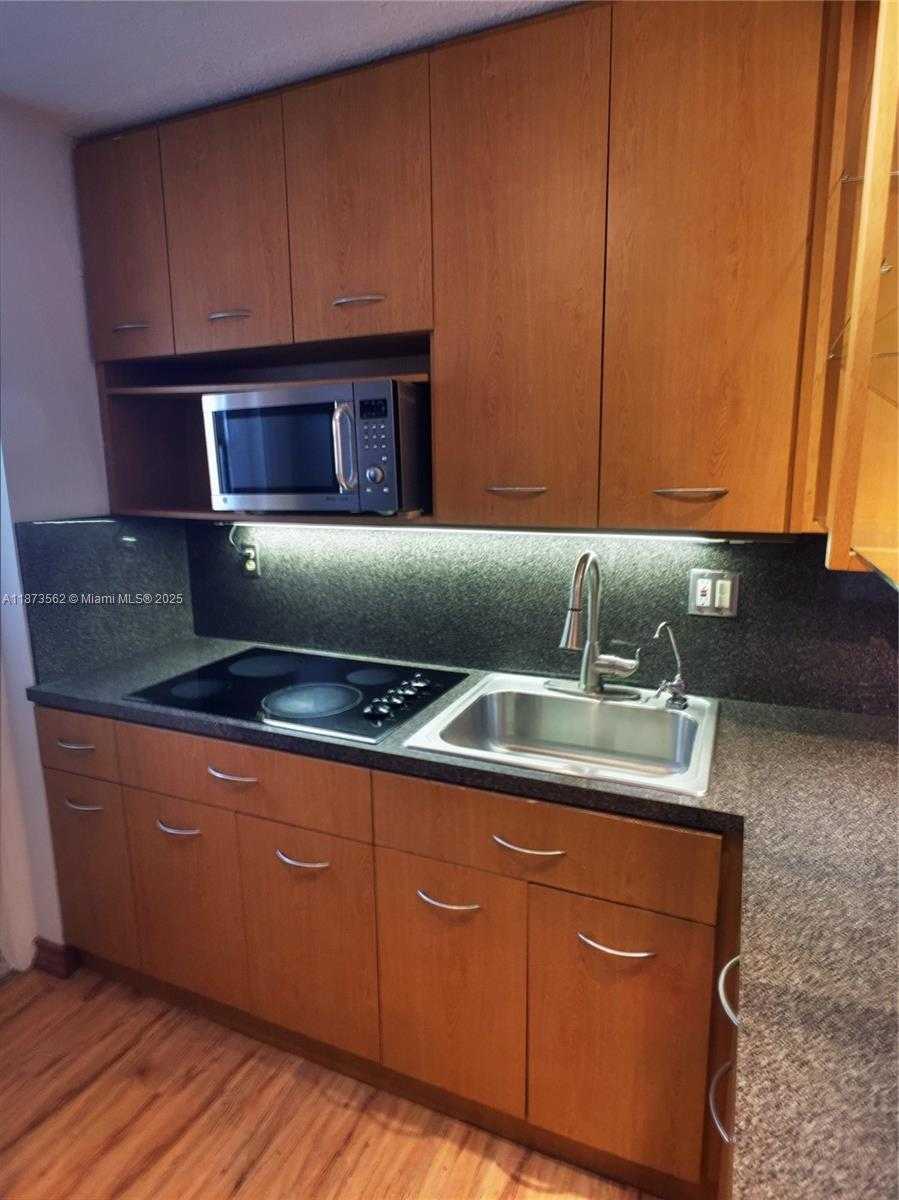 Small Image of 1620 WEST AVE #302, Miami Beach Number 6