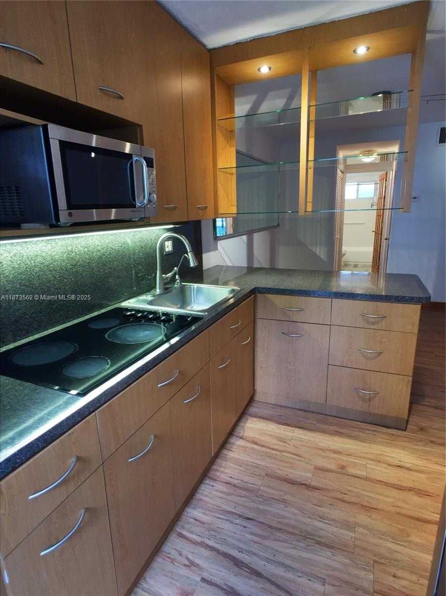 Small Image of 1620 WEST AVE #302, Miami Beach Number 7