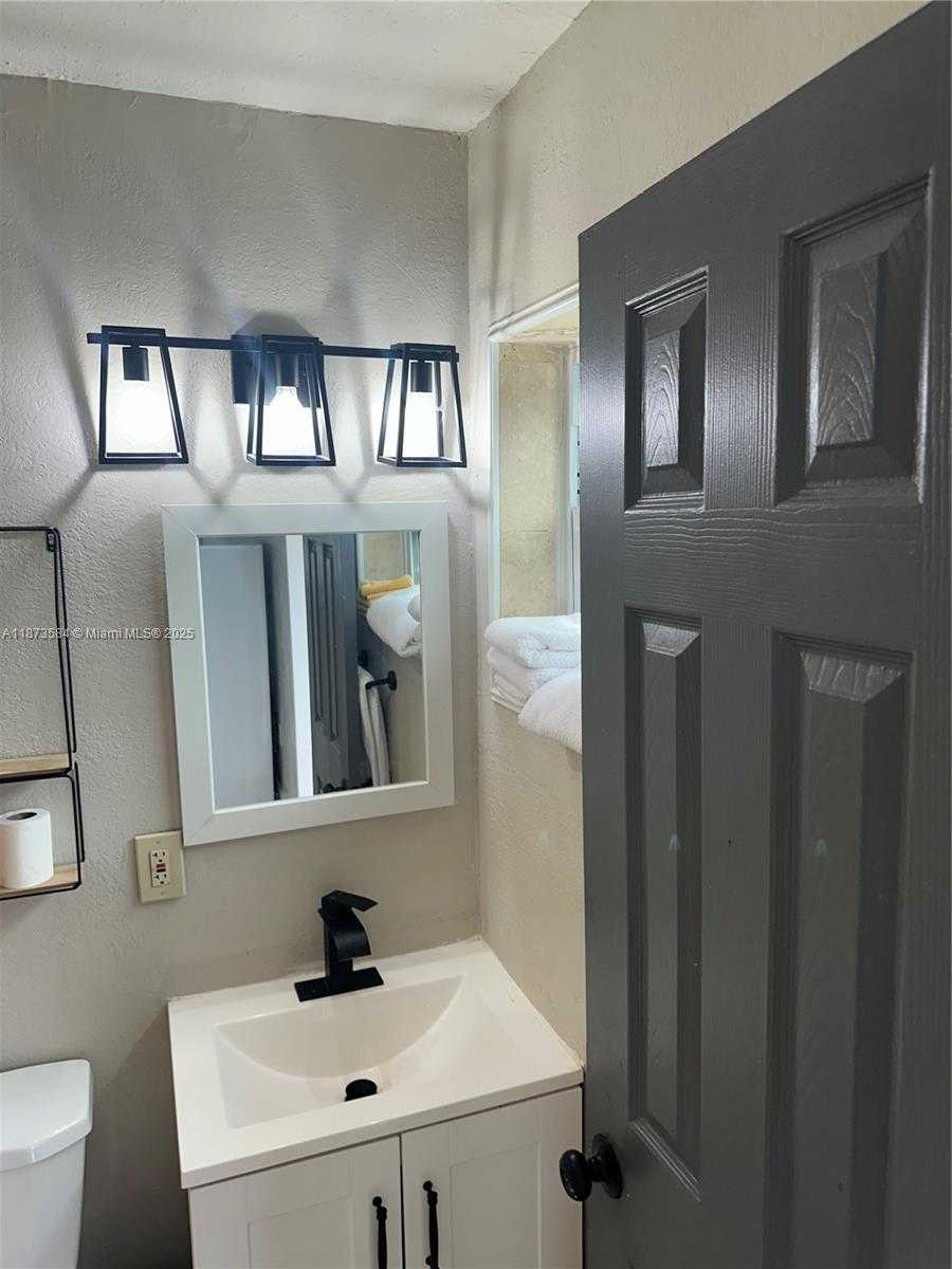 Small Image of 6501 SCOTT ST #A, Hollywood Number 20
