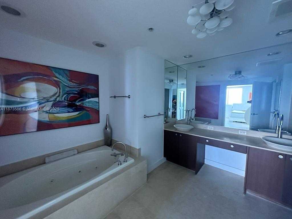 Small Image of 3801 COLLINS AVE #1806, Miami Beach Number 20