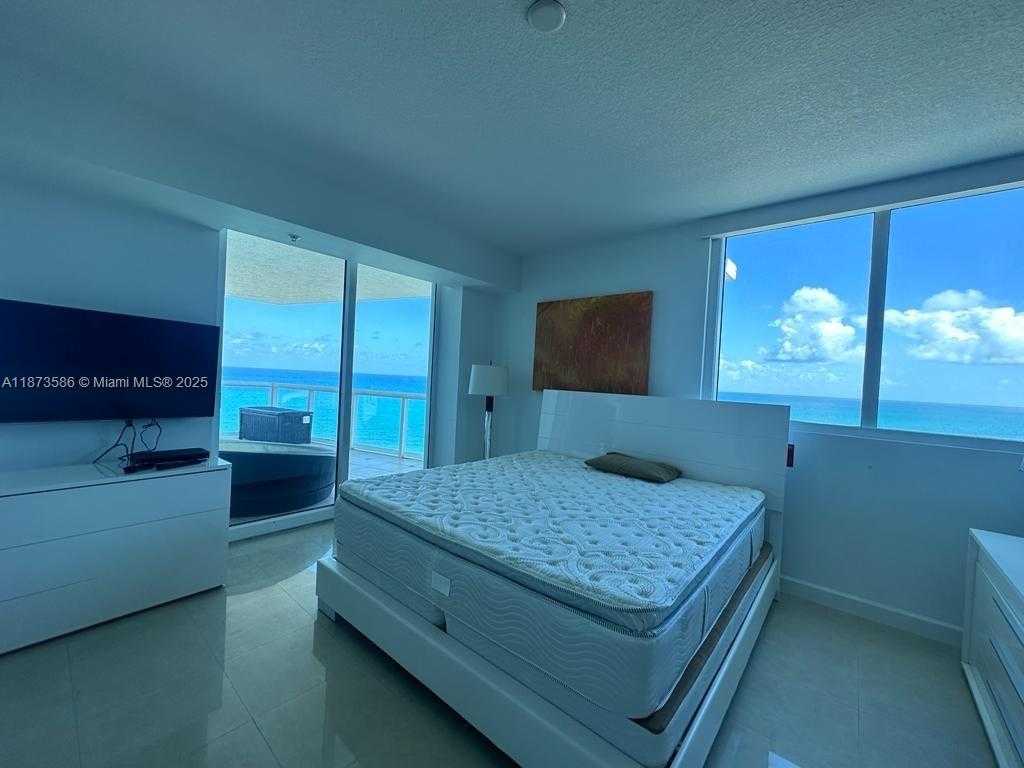 Small Image of 3801 COLLINS AVE #1806, Miami Beach Number 21