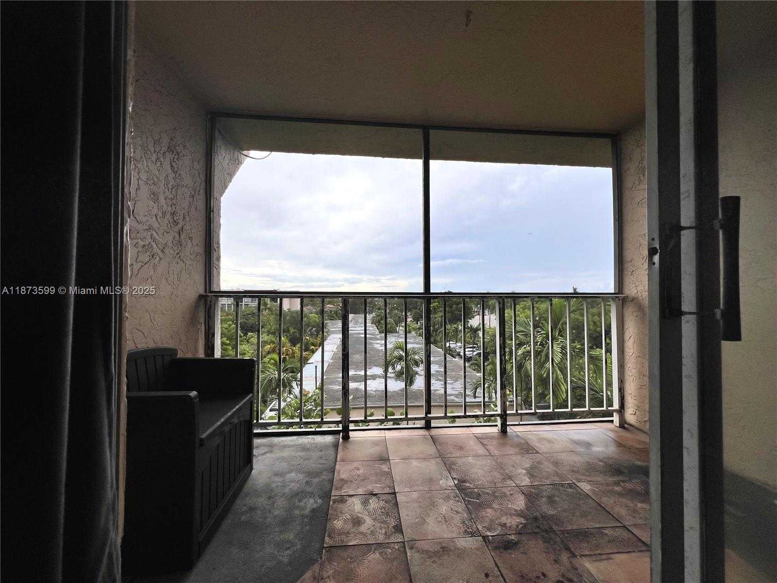 Small Image of 2101 ATLANTIC SHORES BLVD #518, Hallandale Beach Number 11