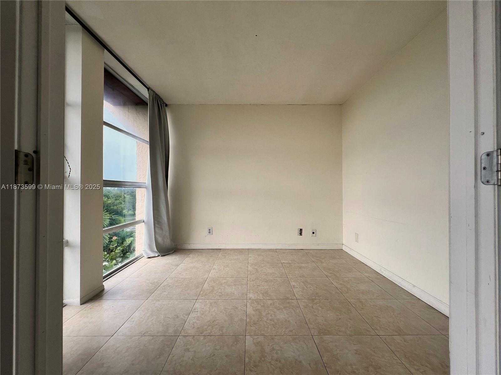 Small Image of 2101 ATLANTIC SHORES BLVD #518, Hallandale Beach Number 2