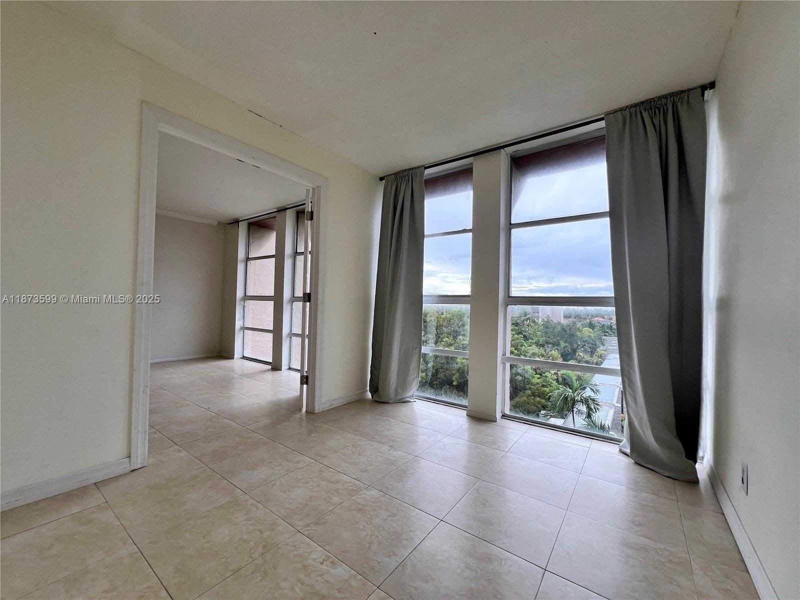 Small Image of 2101 ATLANTIC SHORES BLVD #518, Hallandale Beach Number 3