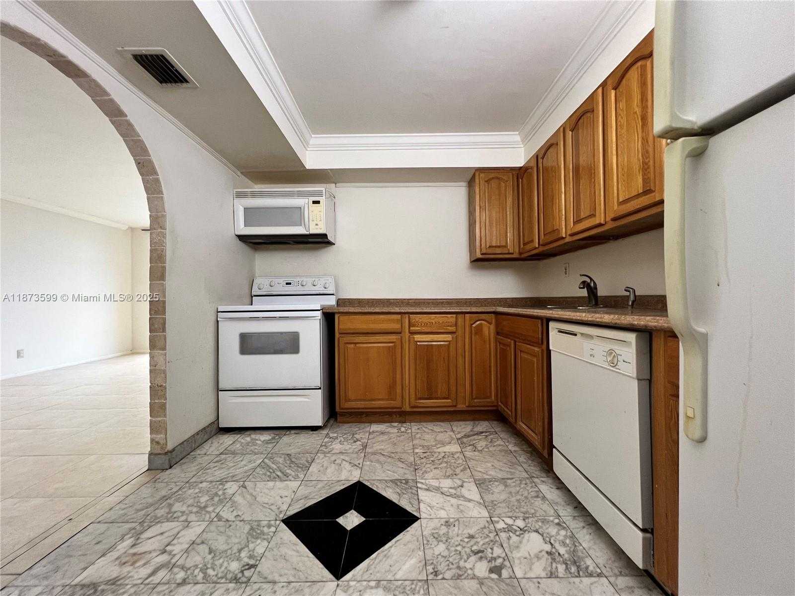 Small Image of 2101 ATLANTIC SHORES BLVD #518, Hallandale Beach Number 8