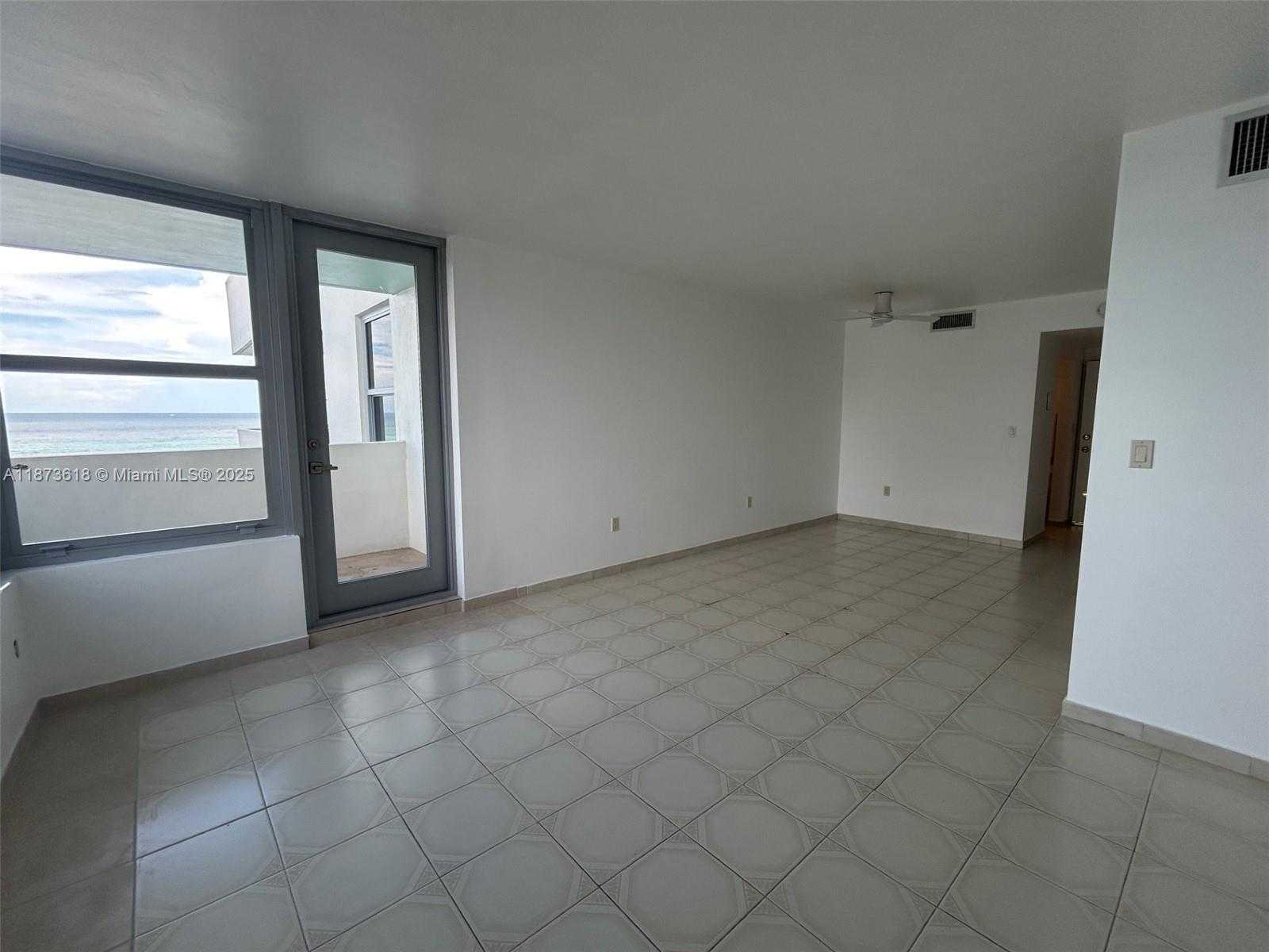 Small Image of 2899 COLLINS AVE #1121, Miami Beach Number 10