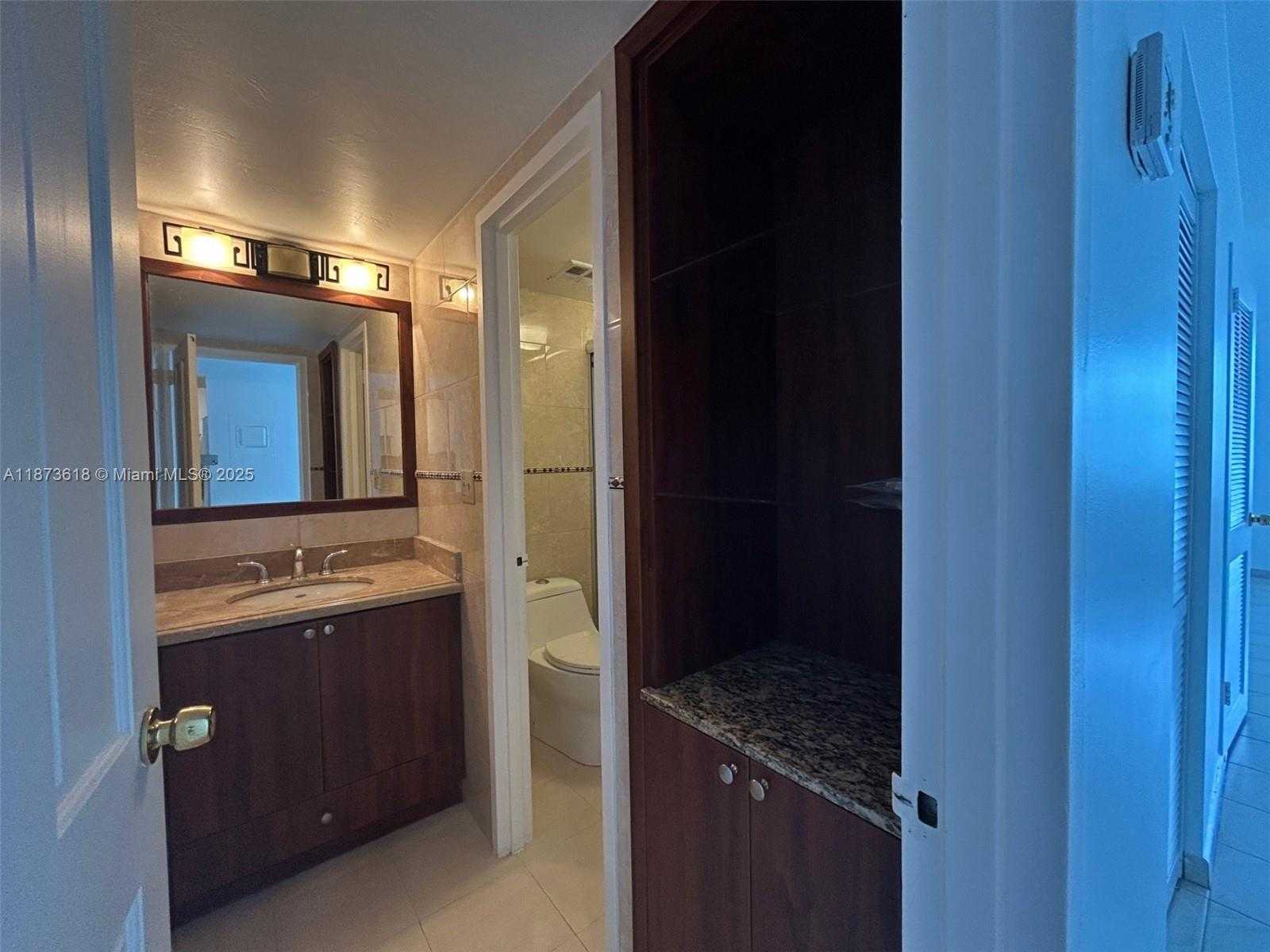 Small Image of 2899 COLLINS AVE #1121, Miami Beach Number 13