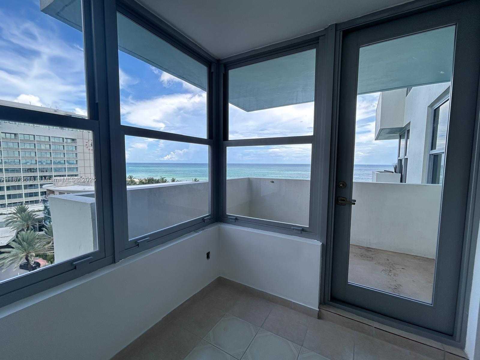Small Image of 2899 COLLINS AVE #1121, Miami Beach Number 3