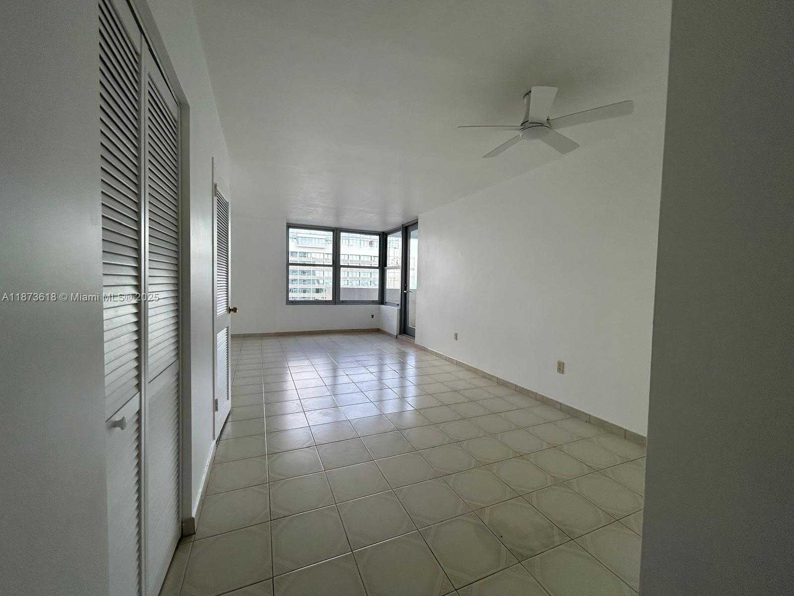Small Image of 2899 COLLINS AVE #1121, Miami Beach Number 4
