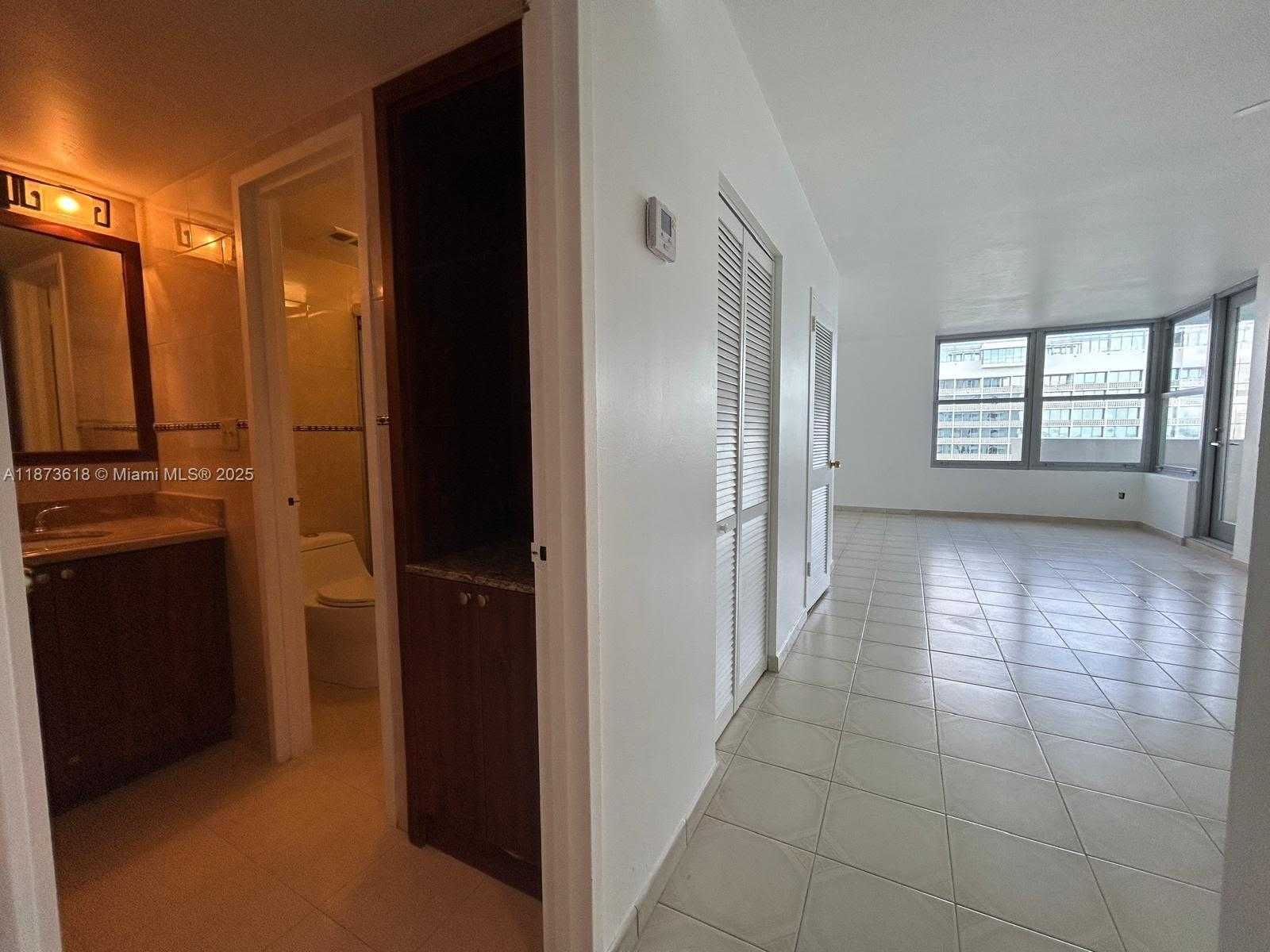 Small Image of 2899 COLLINS AVE #1121, Miami Beach Number 6