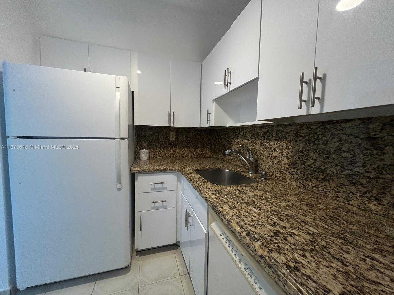 Small Image of 2899 COLLINS AVE #1121, Miami Beach Number 8
