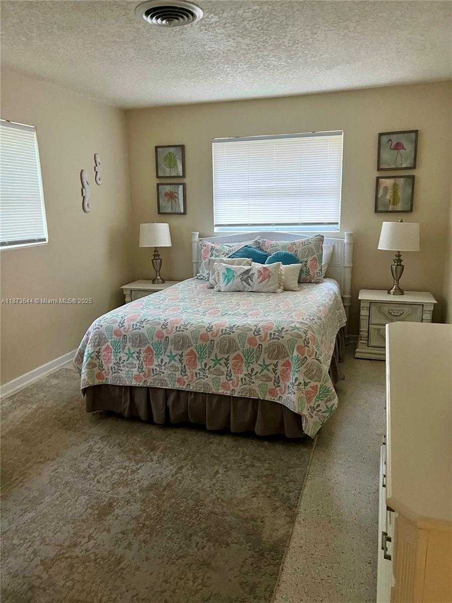 Small Image of 1241 MANOR DR, Riviera Beach Number 11
