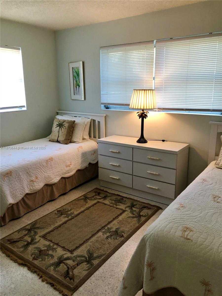Small Image of 1241 MANOR DR, Riviera Beach Number 12