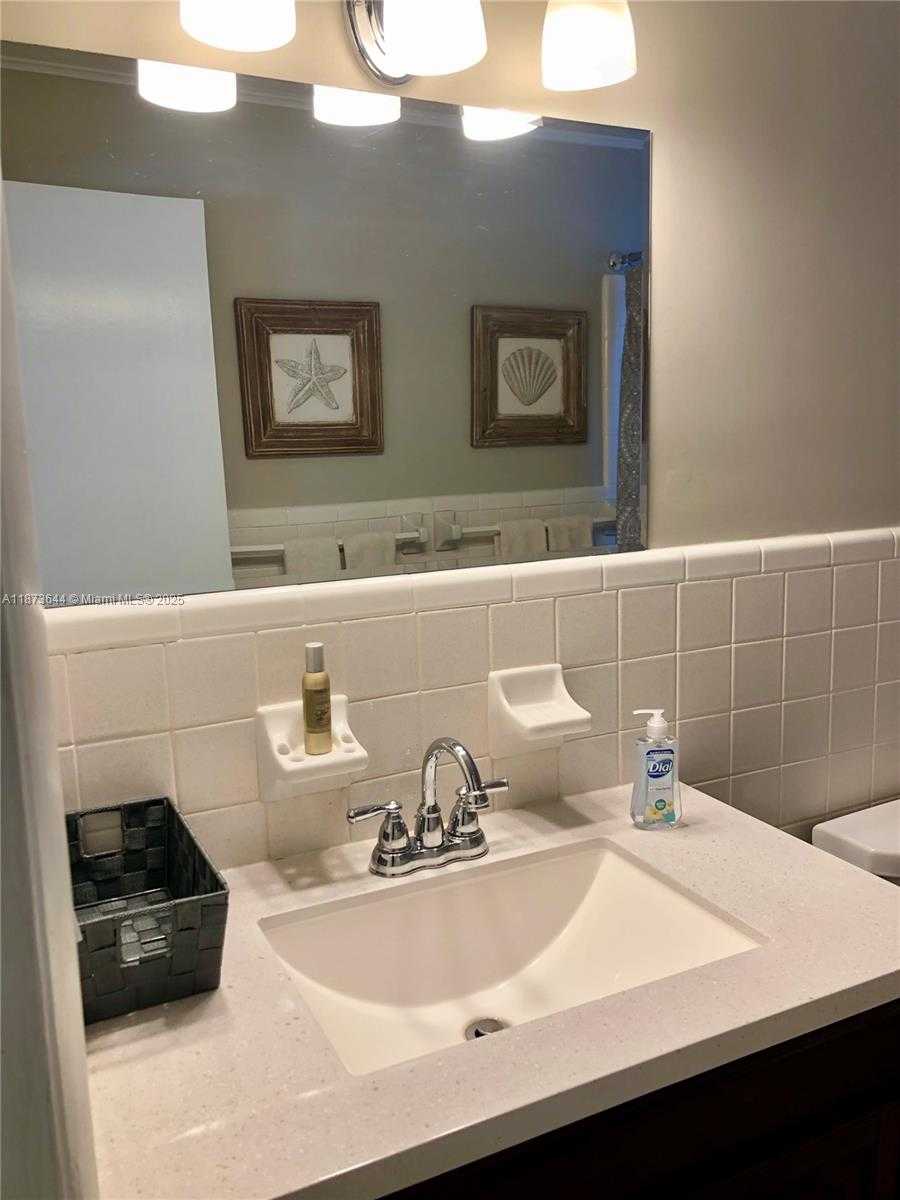 Small Image of 1241 MANOR DR, Riviera Beach Number 13