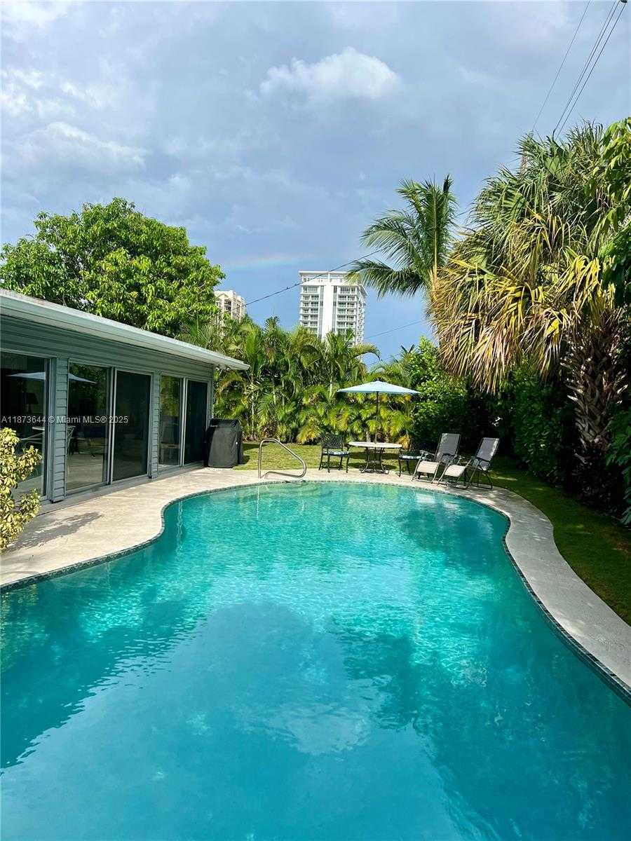 Small Image of 1241 MANOR DR, Riviera Beach Number 17