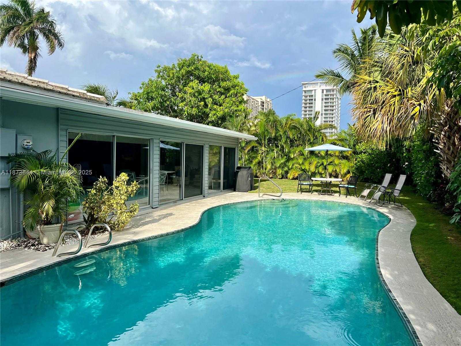 Small Image of 1241 MANOR DR, Riviera Beach Number 18