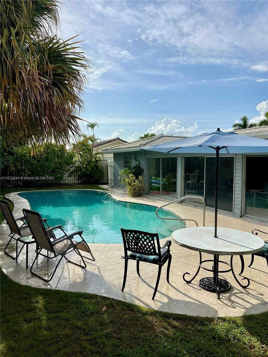 Small Image of 1241 MANOR DR, Riviera Beach Number 19
